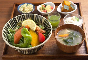 玄三庵の夜の定食