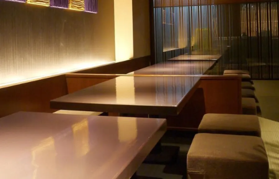 花殿ka-den梅田茶屋町店内のモダンな雰囲気