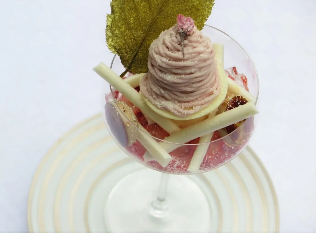 御影蘇州園のさくらパフェ