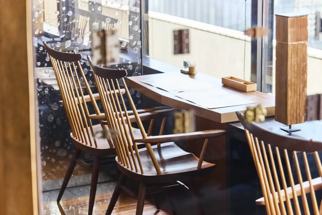 ちょうつがひの店内