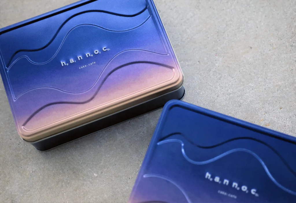 hannoc（ハノック）店名にある小さなアルファベットと数字は…