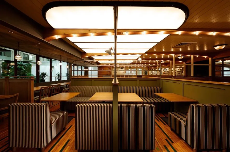 梅田リバーカフェの内観