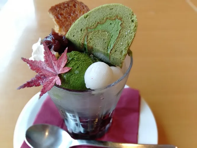 さがの楓カフェ「濃茶パフェ」