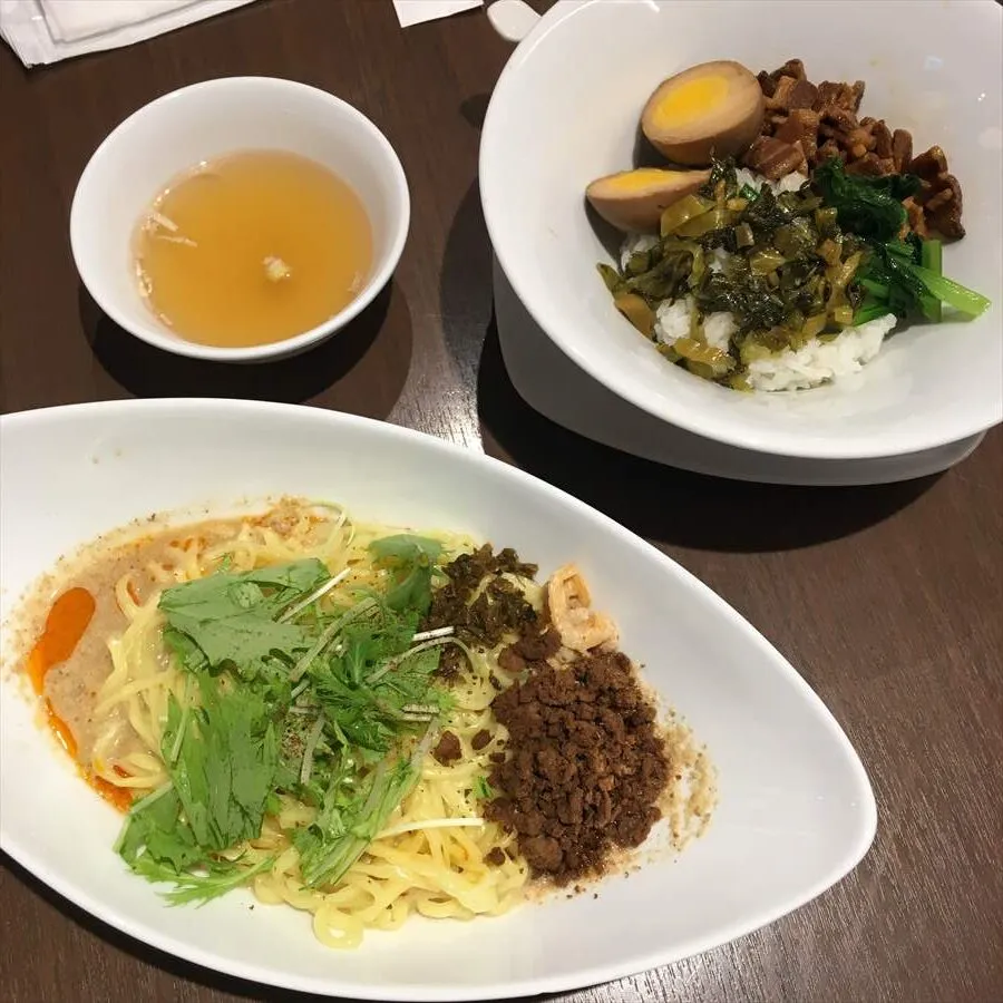 騒豆花(サオドウファ)ホワイティうめだ店の担々麵