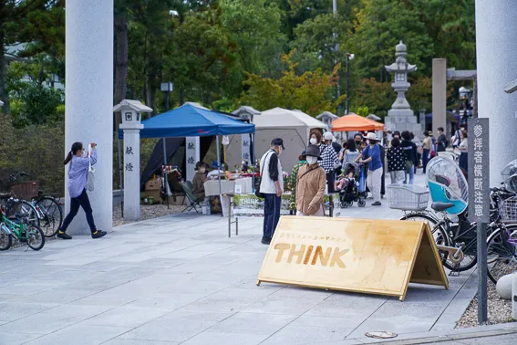 関西各地から野菜、アクセサリー、焼き菓子、革製品、グリーンなど選りすぐりのお店が廣田神社に集合