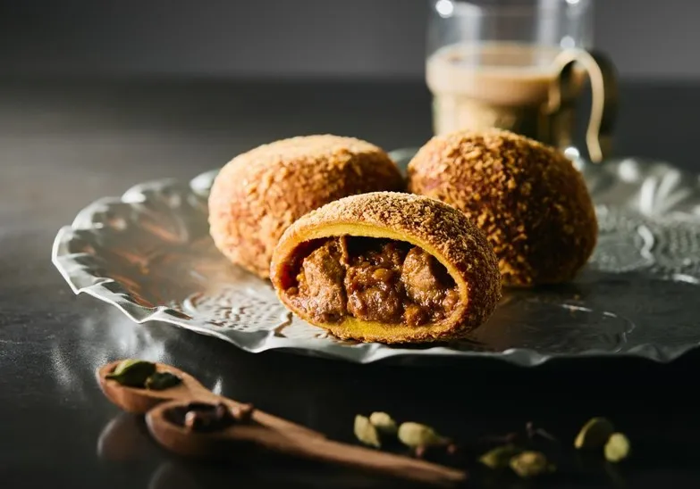 カレーパンノヒ 「旧ヤム邸監修 ごぼうとカルダモン香るごろり角切り牛肉のカレーパン」(中辛)