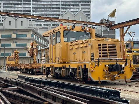 阪急電車のレール運搬車