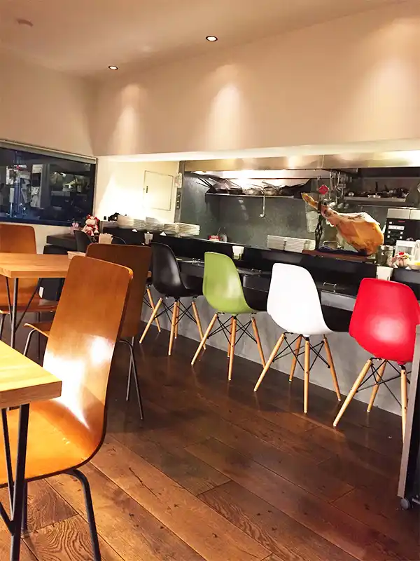 Lucciの姉妹店の店内