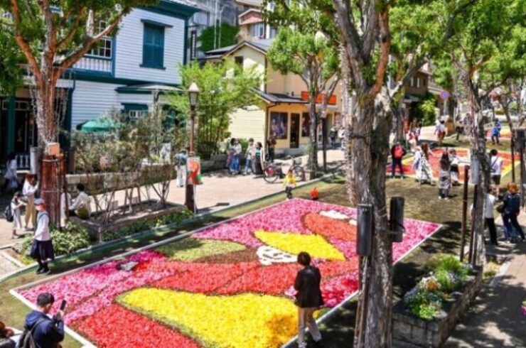 神戸の街を花絵で彩るイベント「インフィオラータこうべ2023～まちは花絵の展覧会～」が今年も開催中