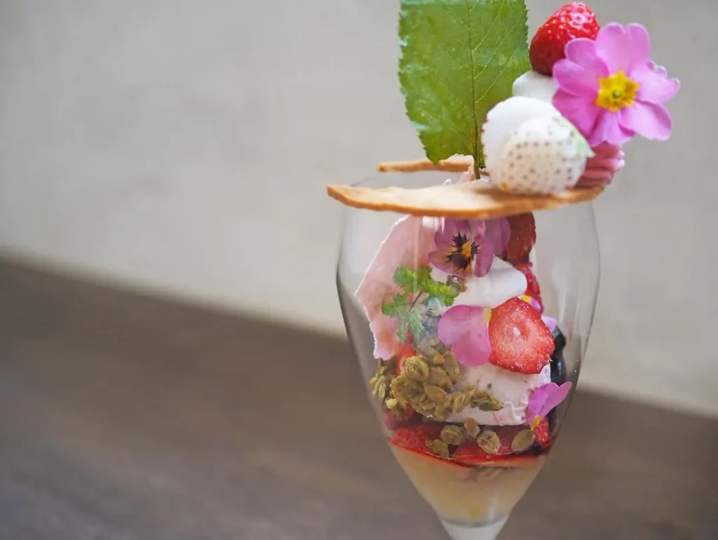 お茶とお花とモンブランの愛でるパフェ