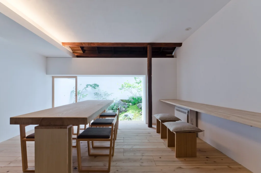 アウーム 烏丸本店 内観