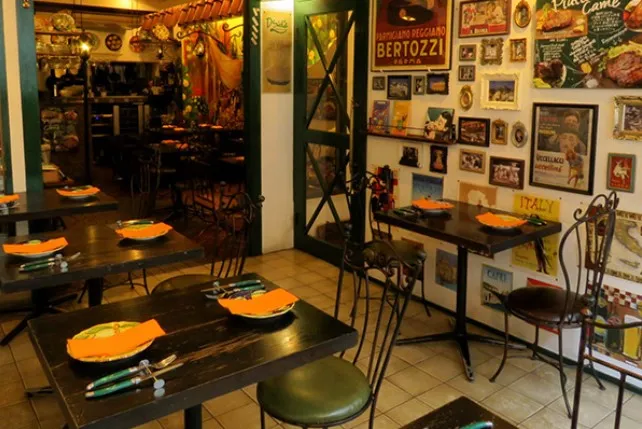 ダニエルズ本店 内観