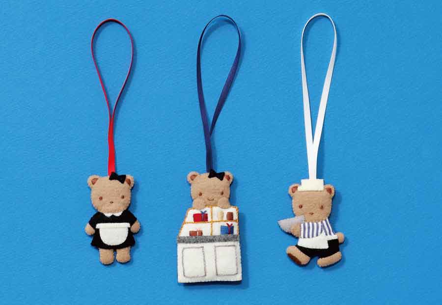 ファミリアとマモンエフィーユのコラボチャーム