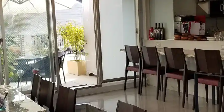 noveccio西院の店内