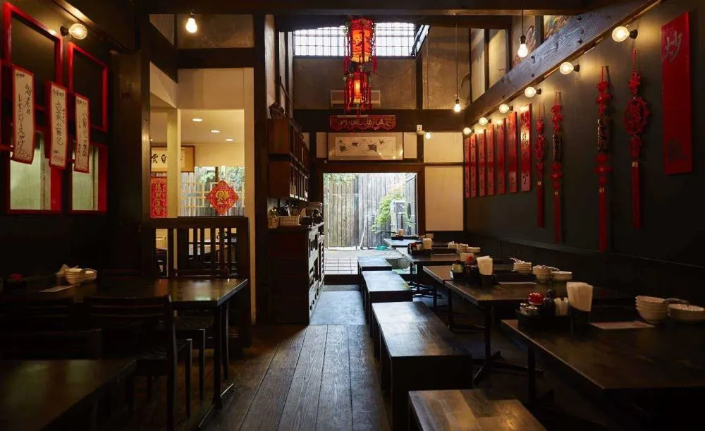 魏飯夷堂の店内