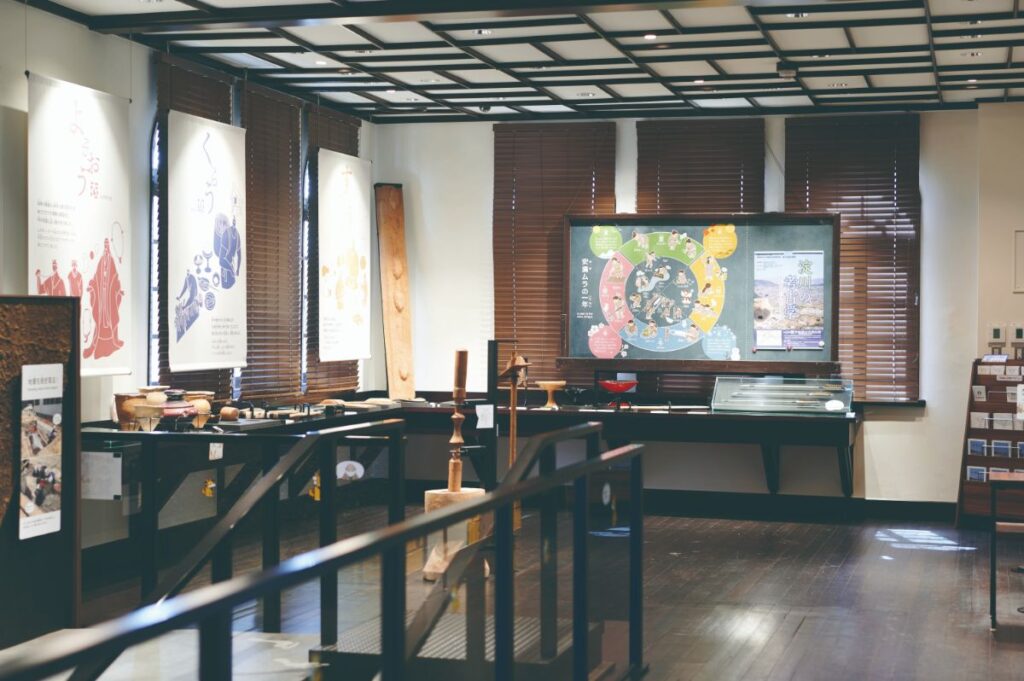 弥生時代の食器や農具のレプリカ