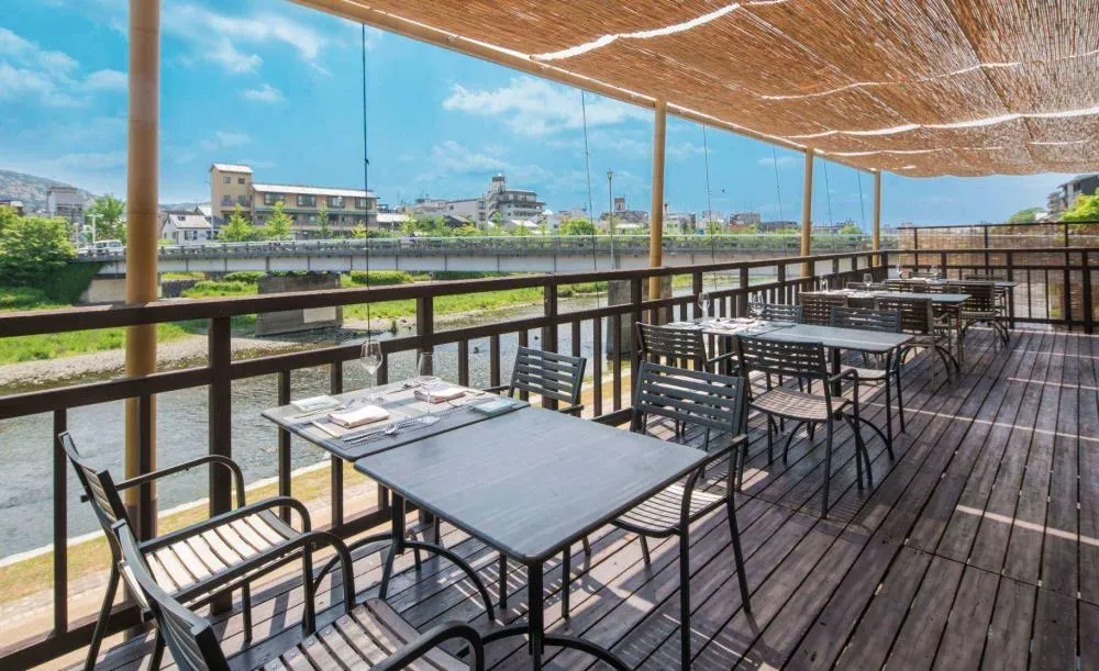 2025京都川床ランチ・ディナー。予算3千円代から楽しめる。限定プラン、川床席確約プランも！