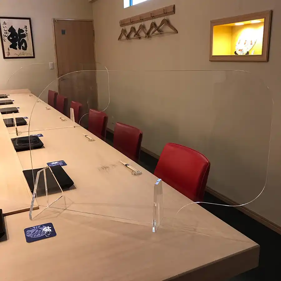 鮨いしばしの店内