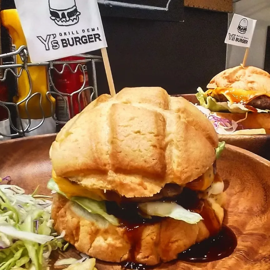 Y's BURGER1のメロンパンハンバーガー