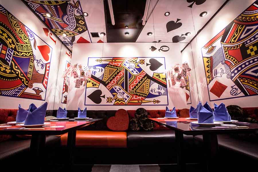 幻想の国のアリスの店内