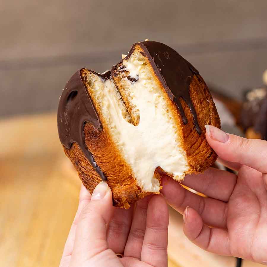 foodscapebakeryのクロワッサンロールチョコレート