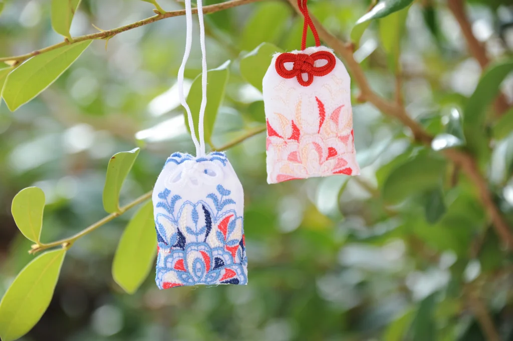 生田神社お守り　幸守「八重の糸」と縁結び守「たまき」