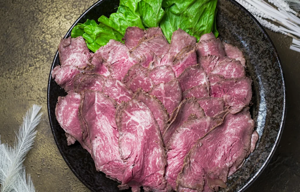 嵐山のブラウンアイズコーヒーの国産牛ローストビーフ