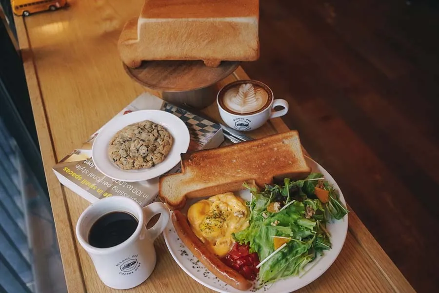 スクールバスコーヒーの朝食セット
