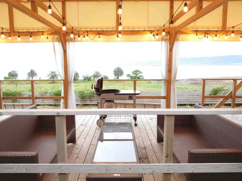 海がみえるソファー席