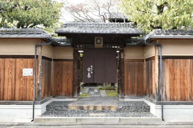 喫茶宝泉の外観