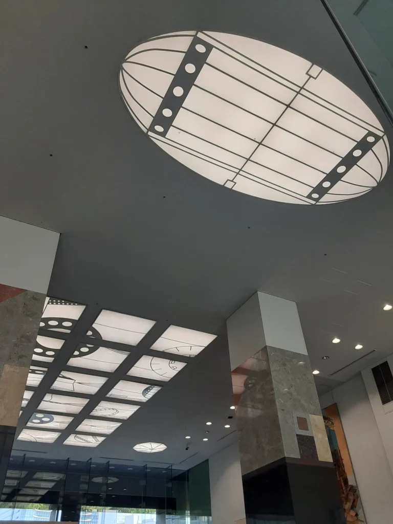 梅田スカイビルタワーイーストエントランスロビー1階天井