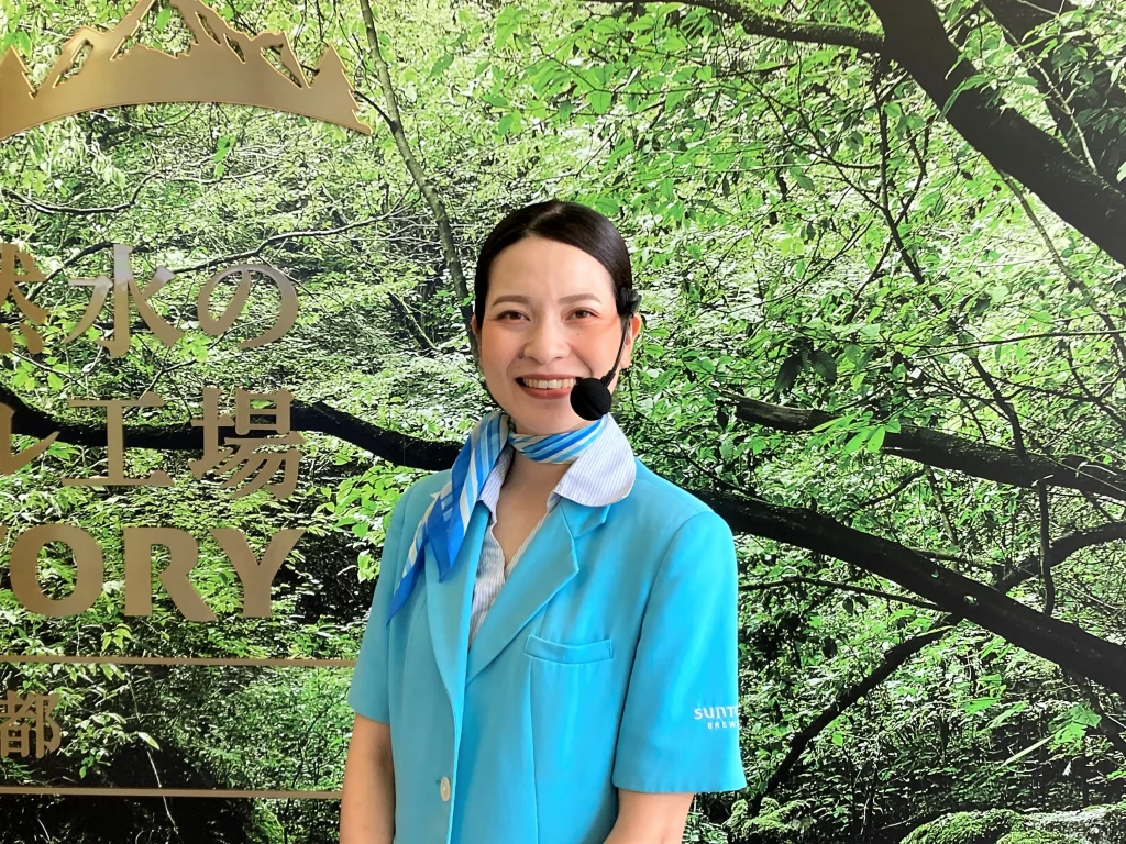 サントリー〈天然水のビール工場〉京都　ツアーガイド谷村さん