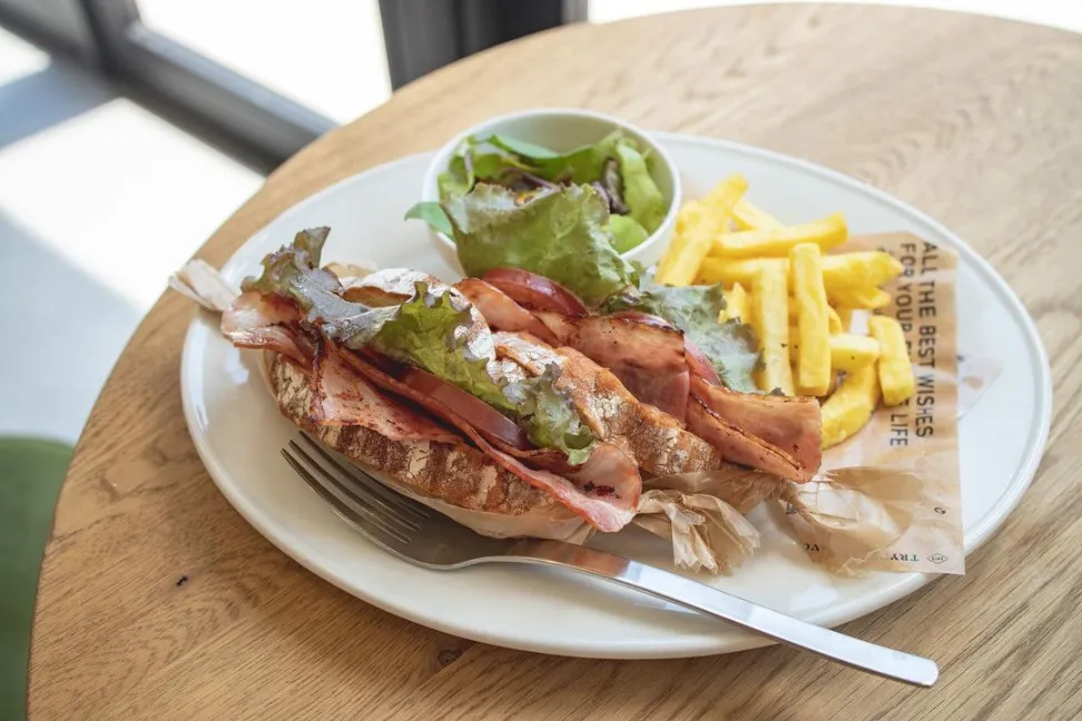 マーコールカフェBLTサンド