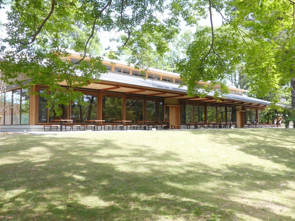 中立売休憩所東側テラス席