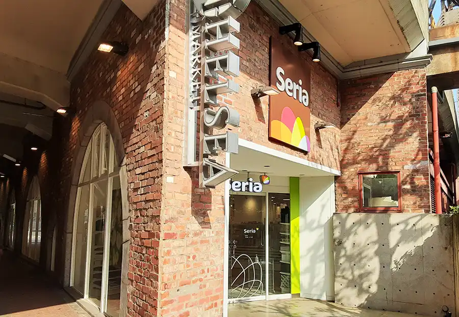 セリア梅田の入口