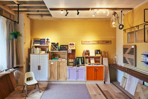 ツールボックス大阪店内の本の販売