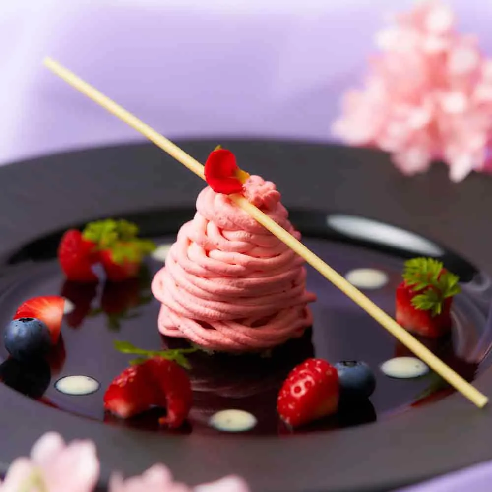 サラカフェのいちごアフタヌーンティー