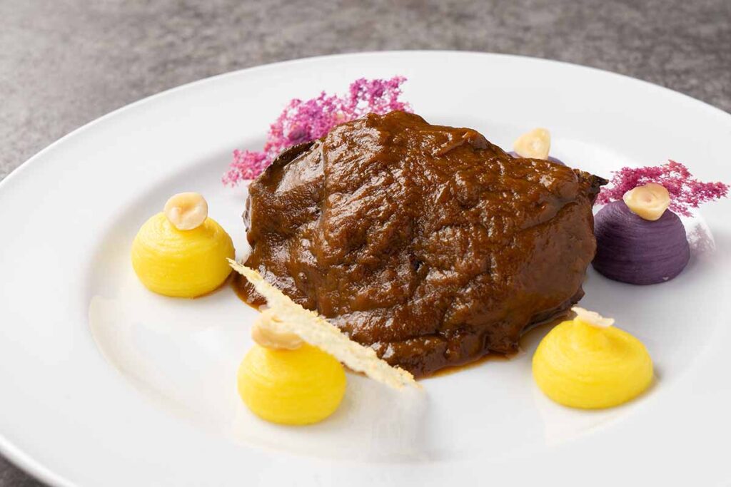 エルシエロの牛ホホ肉の濃厚赤ワイン煮込み