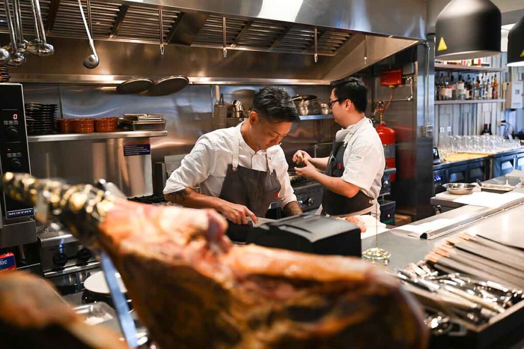 姉妹店はハワイで人気の「エルシエロ」