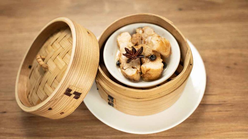 ぎょうざの一休 豚バラ軟骨の角煮蒸し