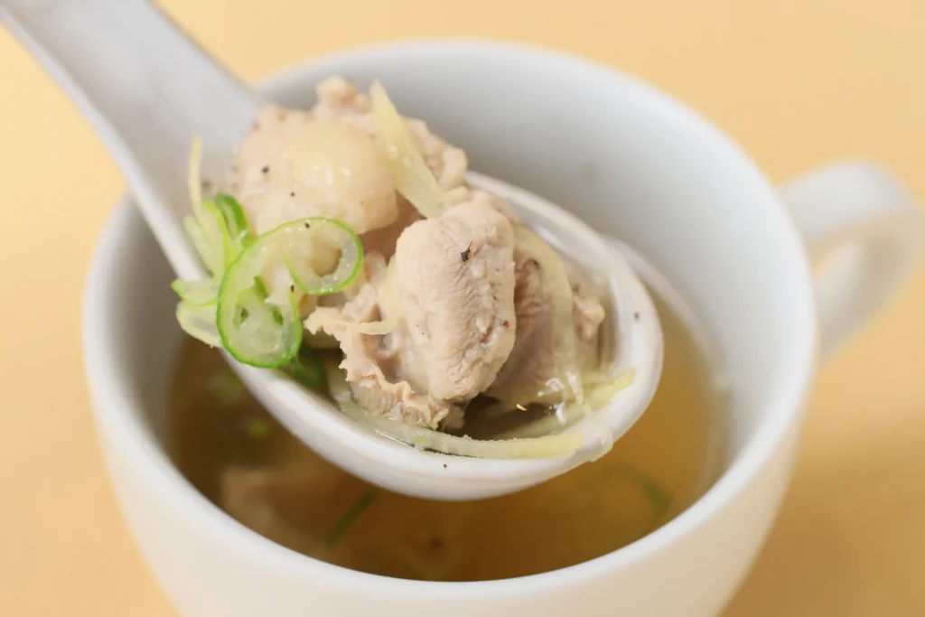 ぎょうざ歩兵の鶏と生姜のスープ