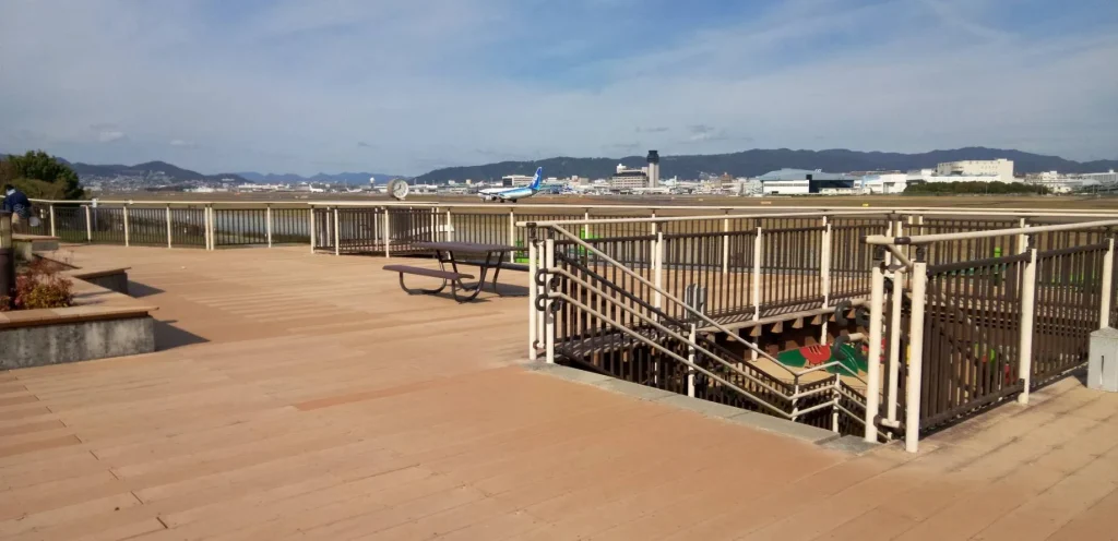 伊丹スカイパーク　ウィングデッキ