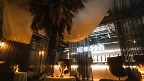 シーシャカフェ&バーmusch 梅田HEP前店の内観