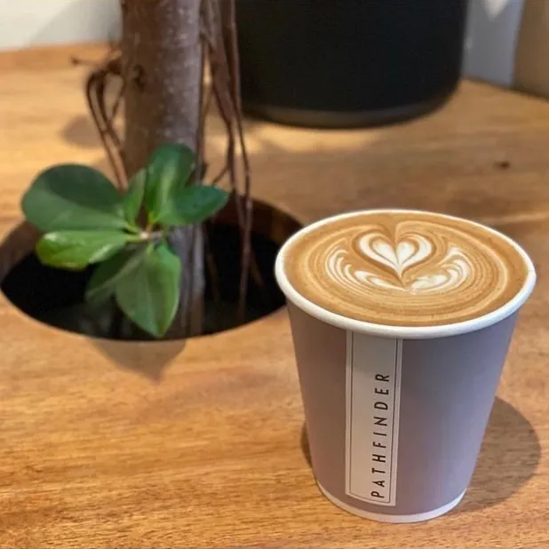 パスファインダーのコーヒーとテーブル