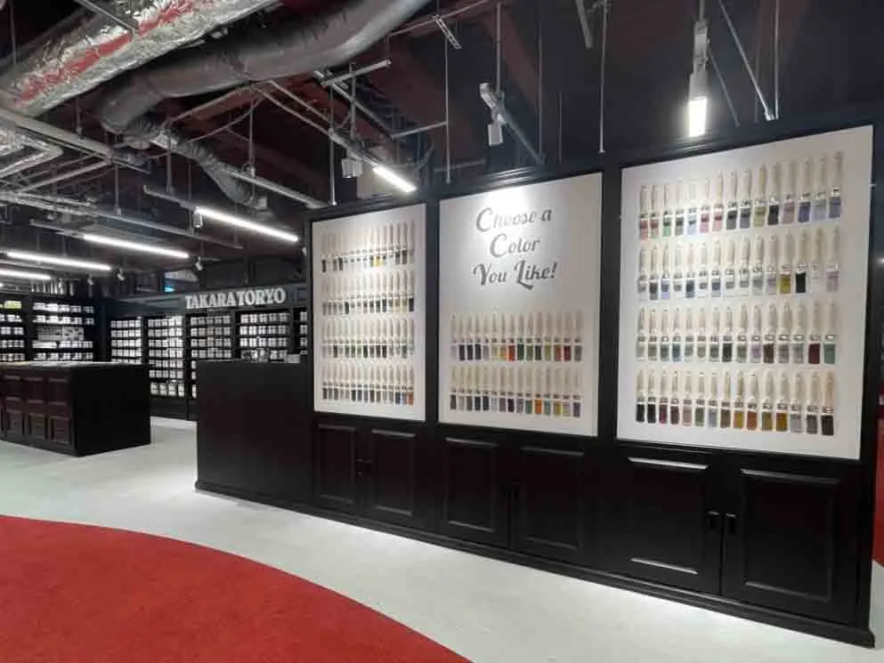 タカラ塗料 京都高島屋S.C.[T8]店の刷毛型ディスプレイ