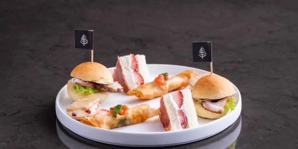 フォーシーズンズホテル京都　いちごアフタヌーンティー2024