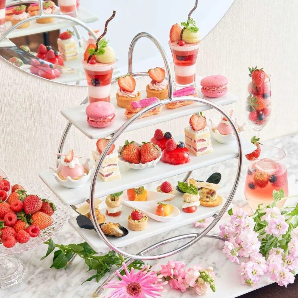 XWESTのいちごアフタヌーンティー