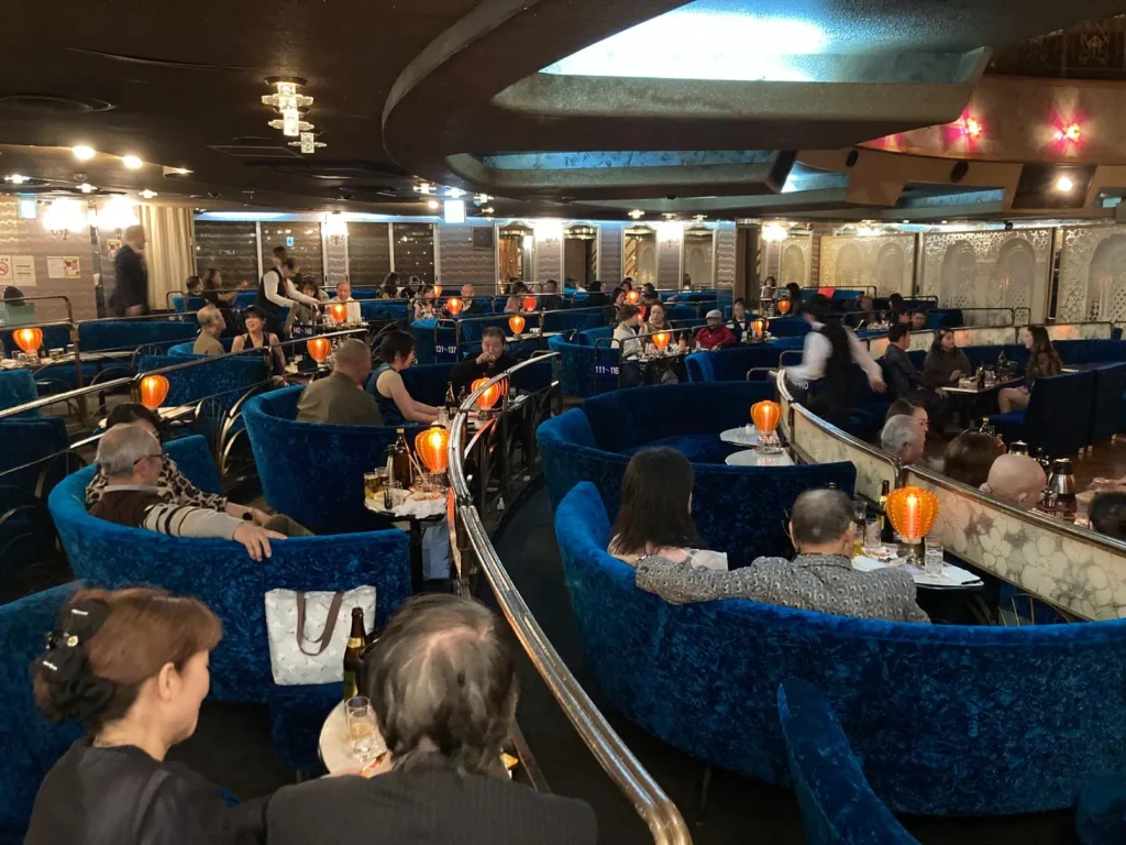 グランドサロン十三 内観