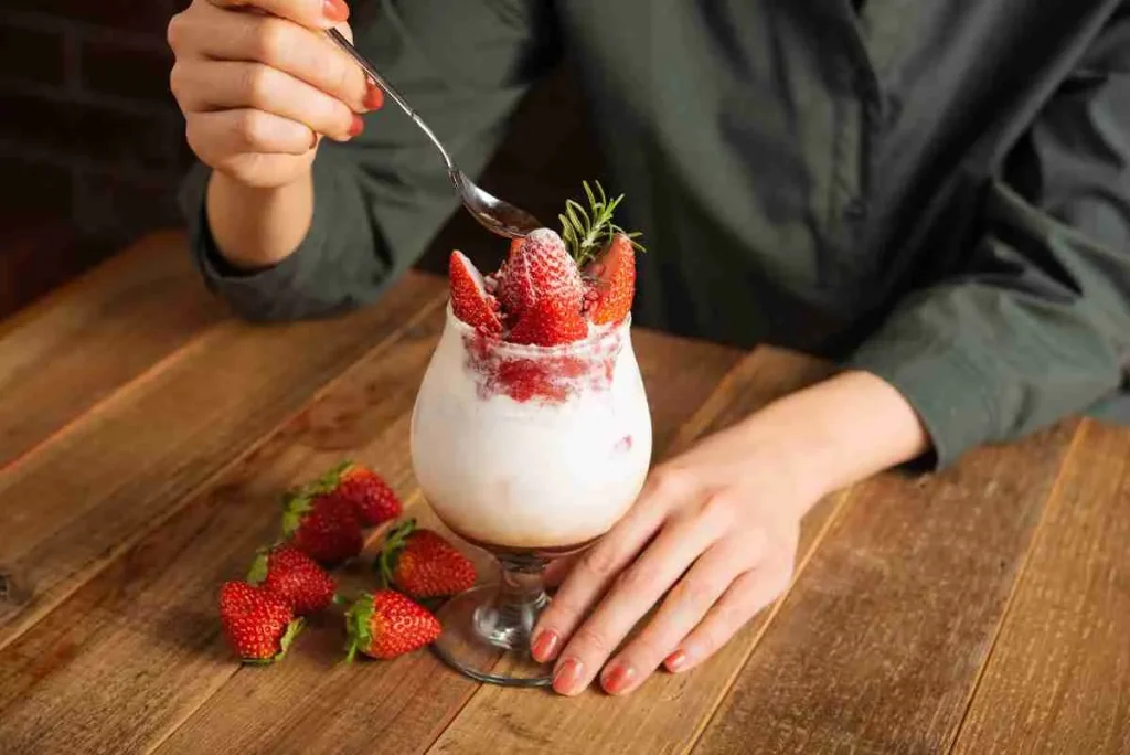 マザームーンカフェ　いちごパフェMOCHA