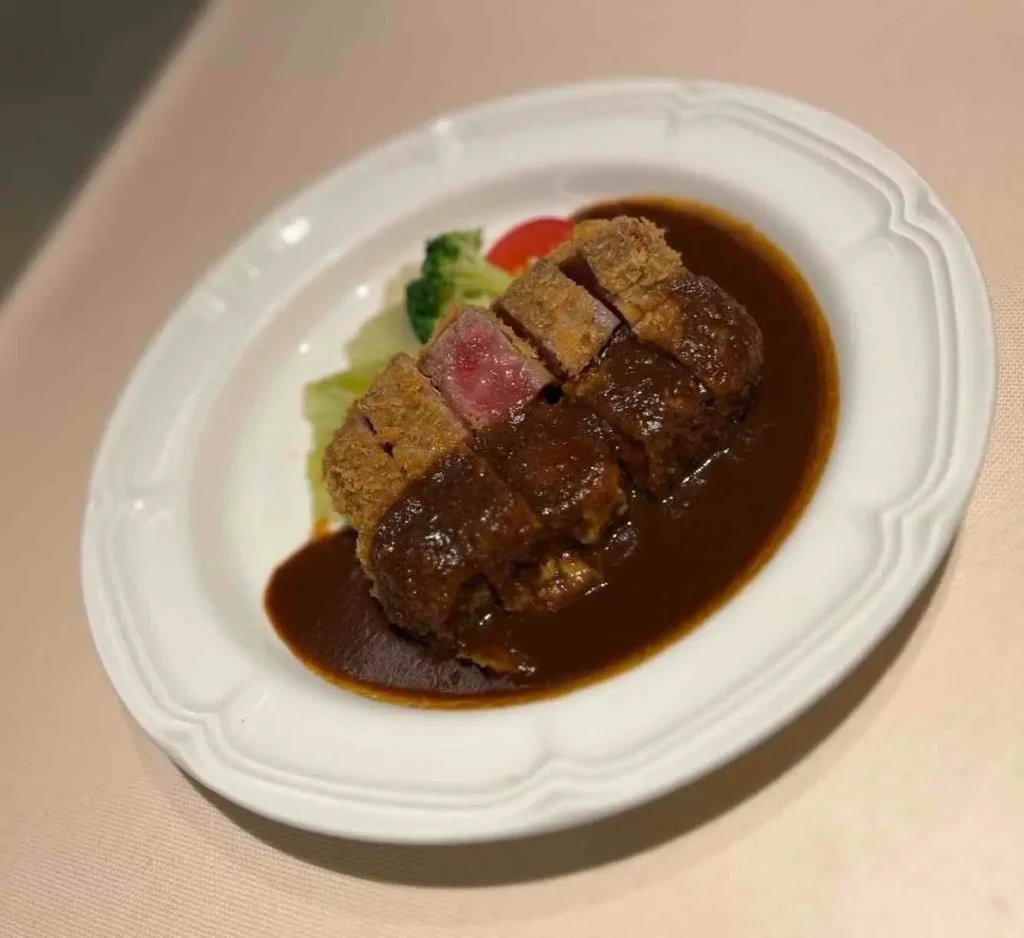 洋食クアトロのビーフカツレツ